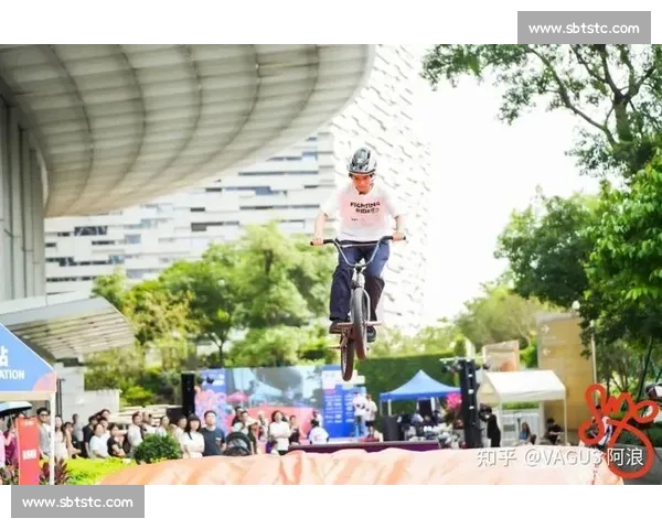激烈角逐 BMX赛场精彩纷呈 骑行者们挑战极限的速度与技巧 激烈角逐 BMX赛场精彩纷呈 骑行者们挑战极限的速度与技巧